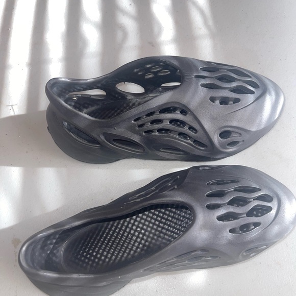 🚫SOLD ON MECARI 🚫Replica Foam Runners - Picture 4 of 4